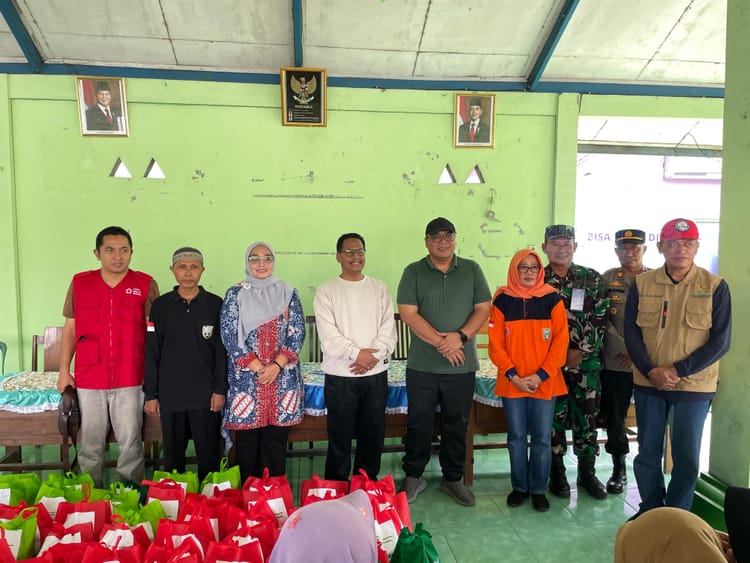 PENYALURAN BANTUAN SEMBAKO BAGI WARGA DESA BONANG KEC. LASEM KAB. REMBANG YANG TERDAMPAK BANJIR